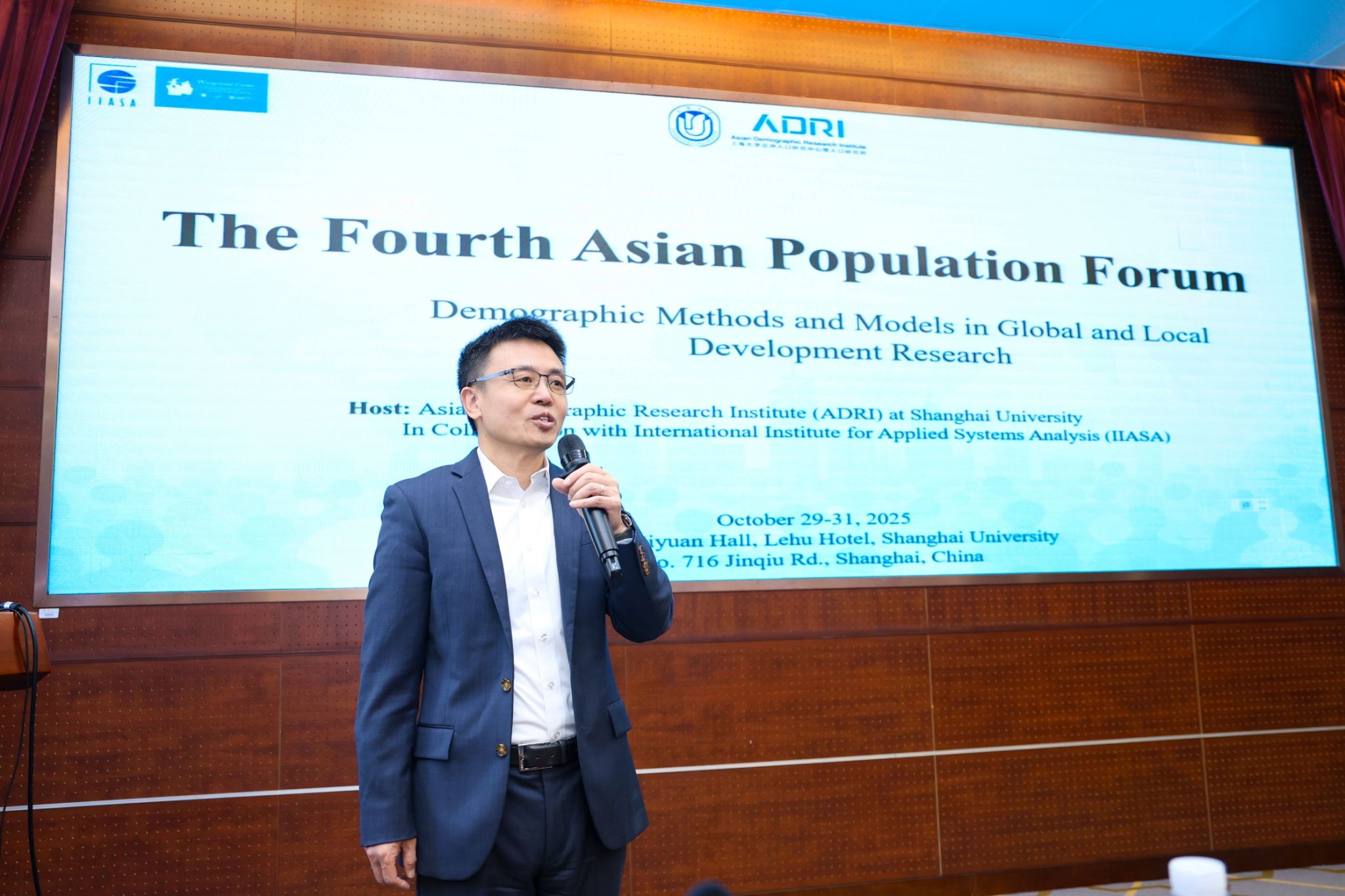 图8-关幕式.jpg 图8-关幕式.jpg